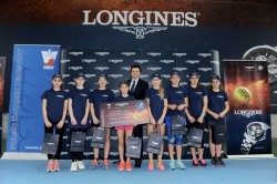 Uczestniczki turnieju Longines Future Tennis Aces 2016  i Leszek Pilch, brand manager Longines