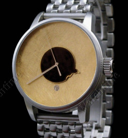 Zegarek firmy Angular Momentum, model AXIS Tec & Art Cat-Scratch