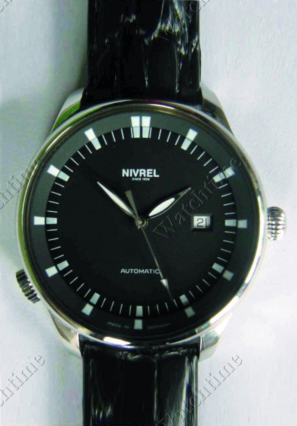 Zegarek firmy Nivrel, model Night-Circle