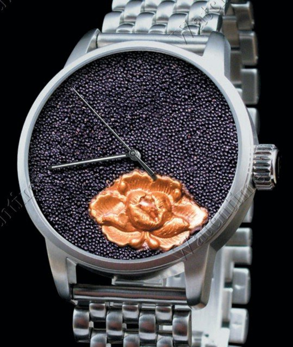 Zegarek firmy Angular Momentum, model AXIS Tec & Art Relief