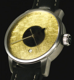Zegarek firmy Angular Momentum, model Tec & Art Cat-Scratch